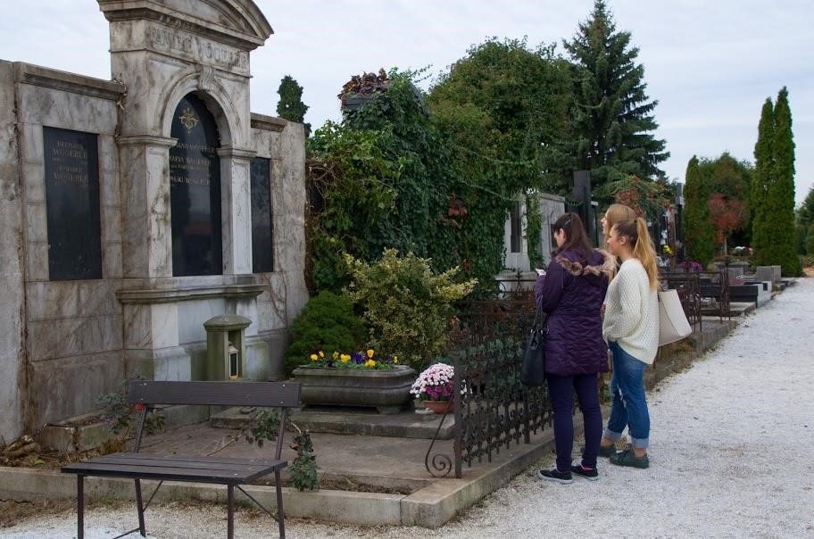 Odkrivanje simbolov na pokopališču Pobrežje